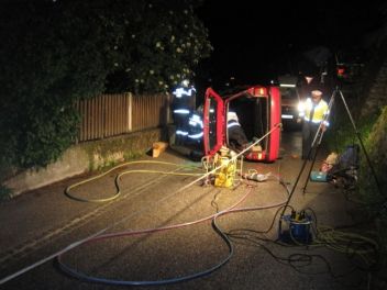 Verkehrsunfall mit eingeklemmter Person