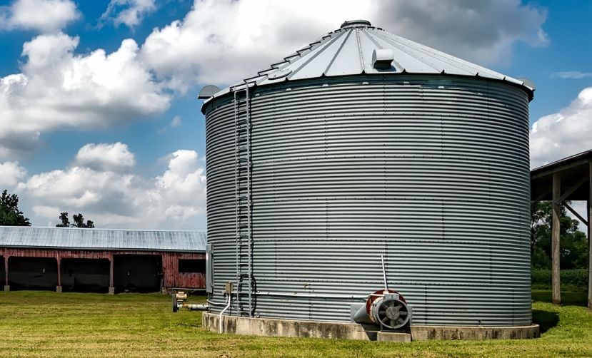 27-Jähriger stürzt in einen Silo