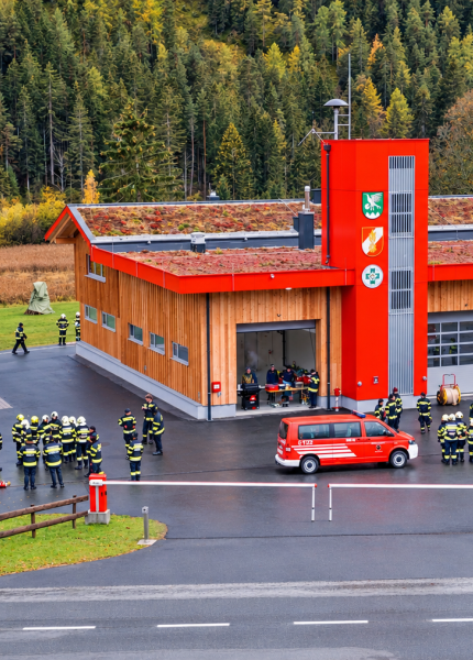 77 neue Feuerwehrkräfte verstärken die Bereitschaft