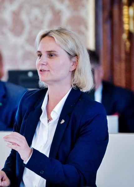 Sparen, investieren und die Schulden steigen